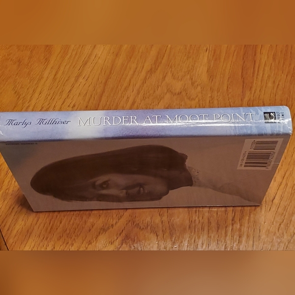 Autographed book by Author Marlys Millhiser, Murder at Moot Point. Hardback. - Picture 3 of 8